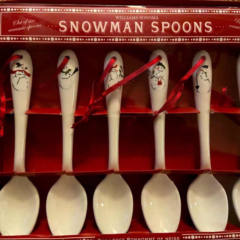 Williams Sonoma set of 6 Ceramic Spoons. Can be used as Tree Ornaments also⛄️☃️